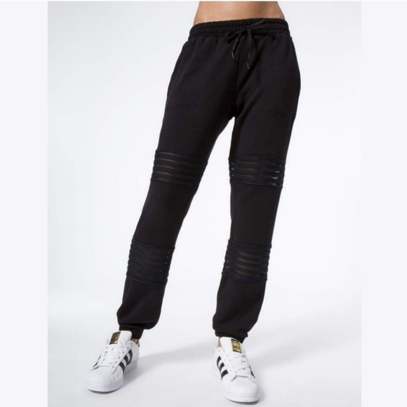 Beyond Yoga Off The Grid Black High Rise Perforated Mesh Jogger Sweatpants